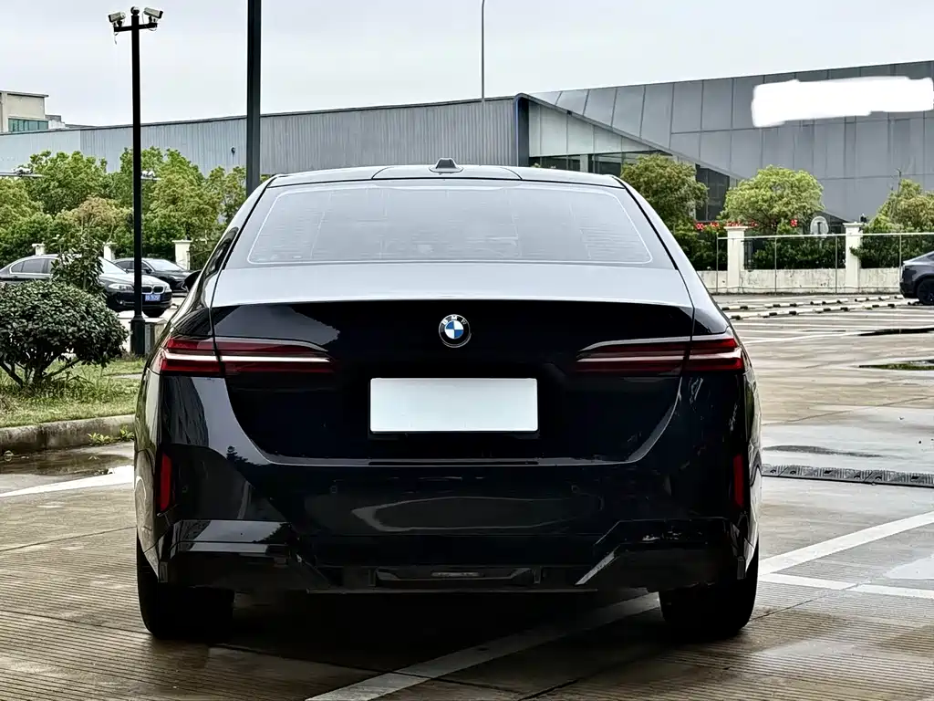 BMW 5 Series 2024 — фото 13