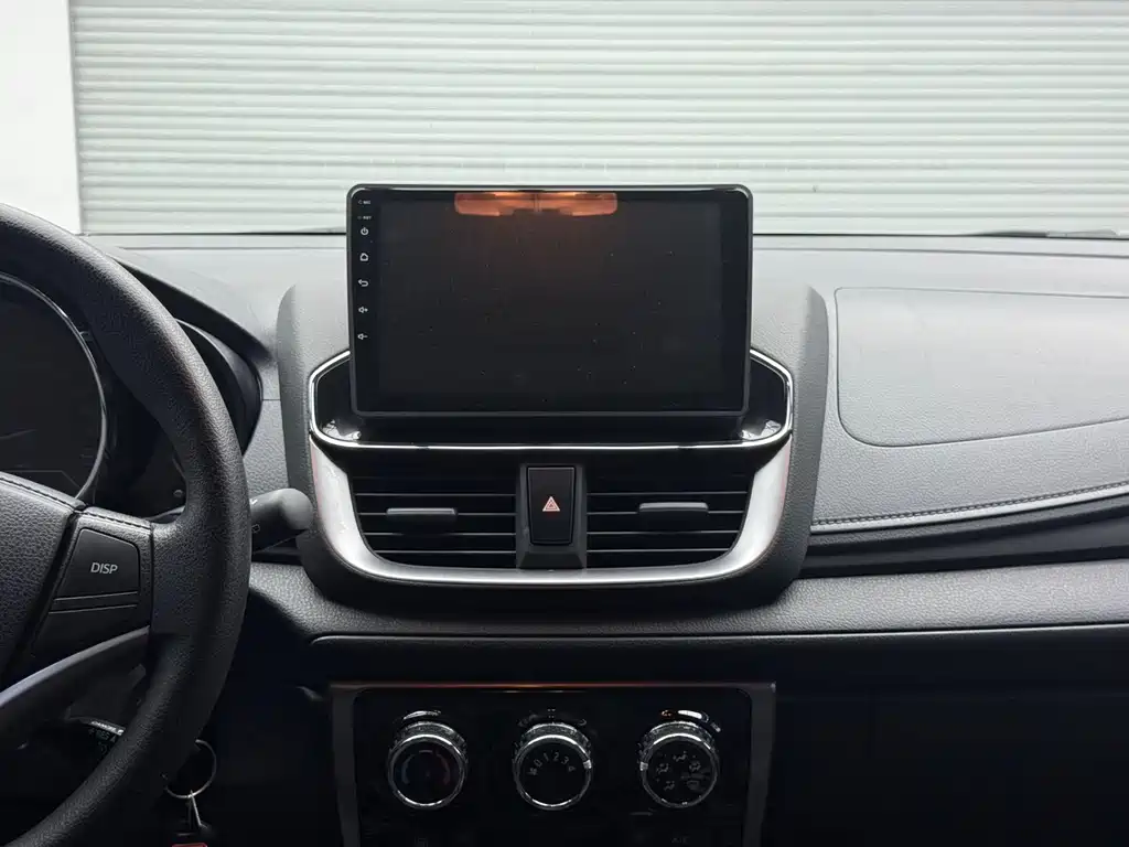 Toyota Yaris L 2022 — фото 17