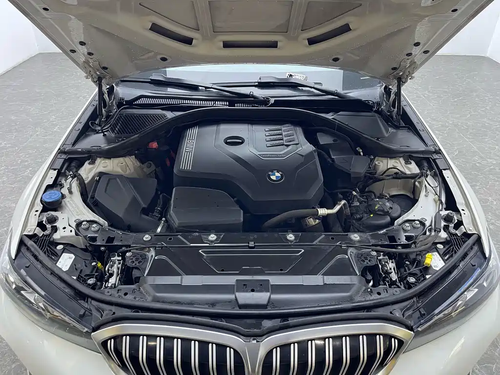 BMW 3 Series 2023 — фото 16