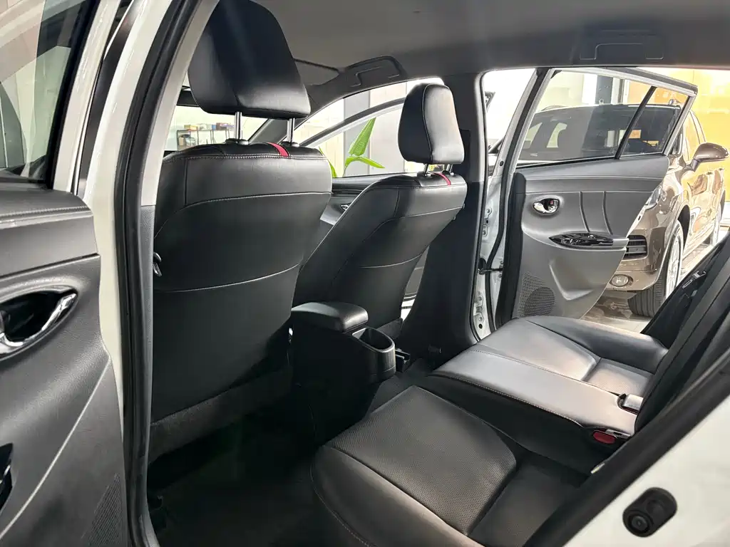 Toyota Yaris L 2023