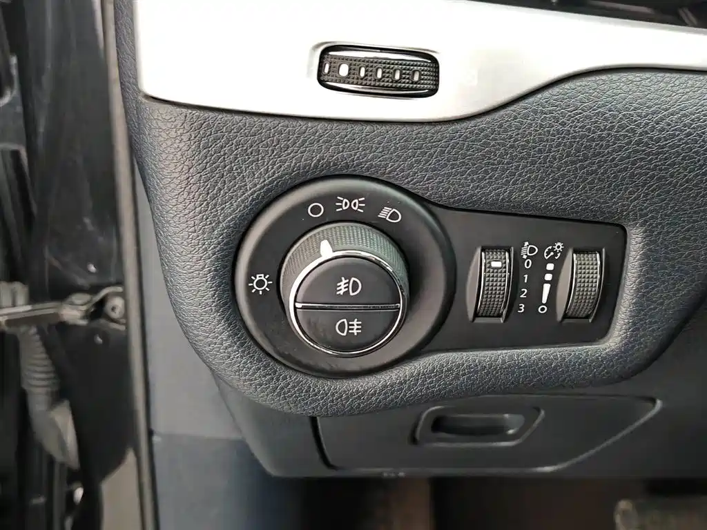 Jeep Cherokee 2017 — фото 21