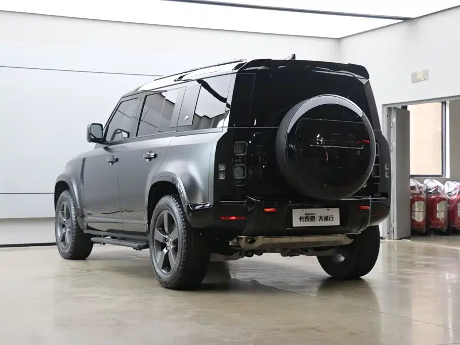 Land Rover Defender 2024 — фото 33