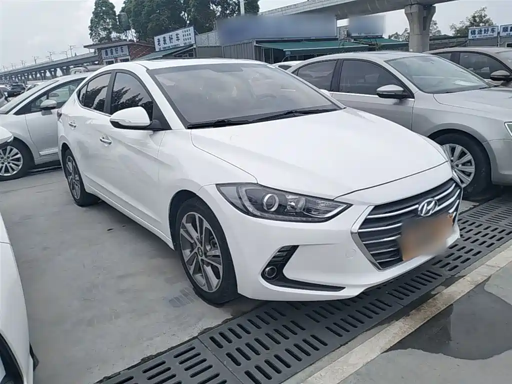 Hyundai Elantra 2018 — фото 4
