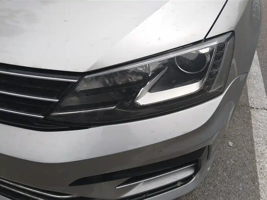 Volkswagen Sagitar 2018