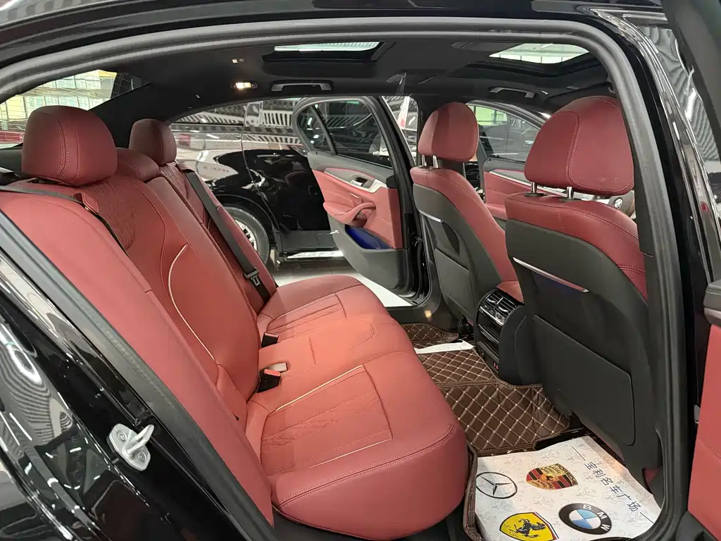 BMW 5 Series 2023 — фото 13
