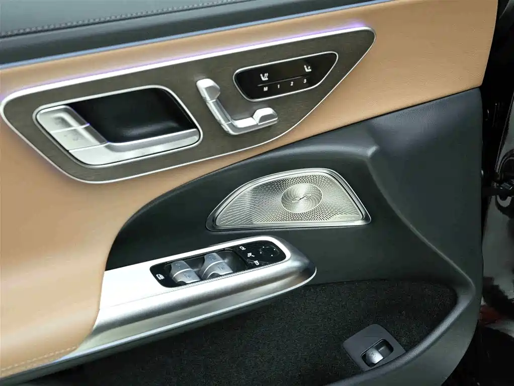Mercedes-Benz E-Class 2025 — фото 15