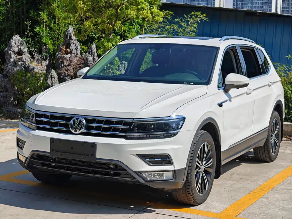Volkswagen Tiguan L 2017 — фото 1