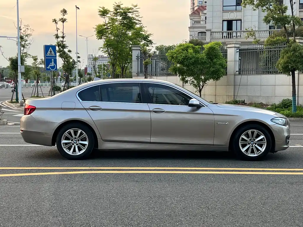 BMW 5 Series 2016 — фото 8