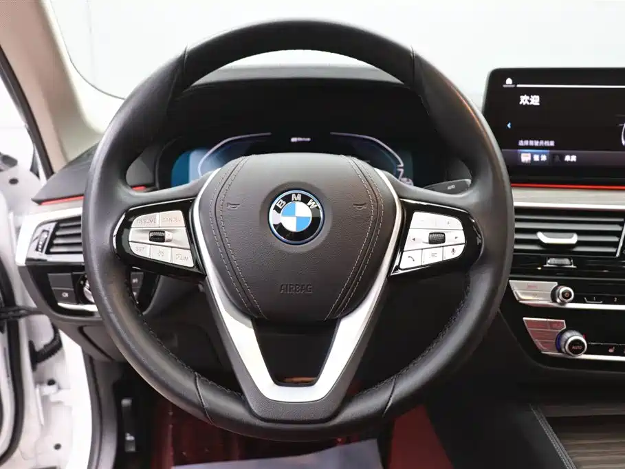 BMW 5 Series New Energy 2022 — фото 16