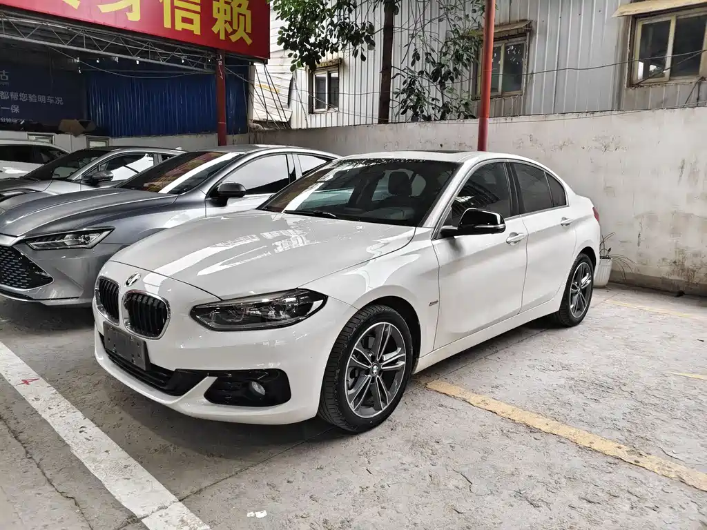 BMW 1 Series 2019 — фото 1