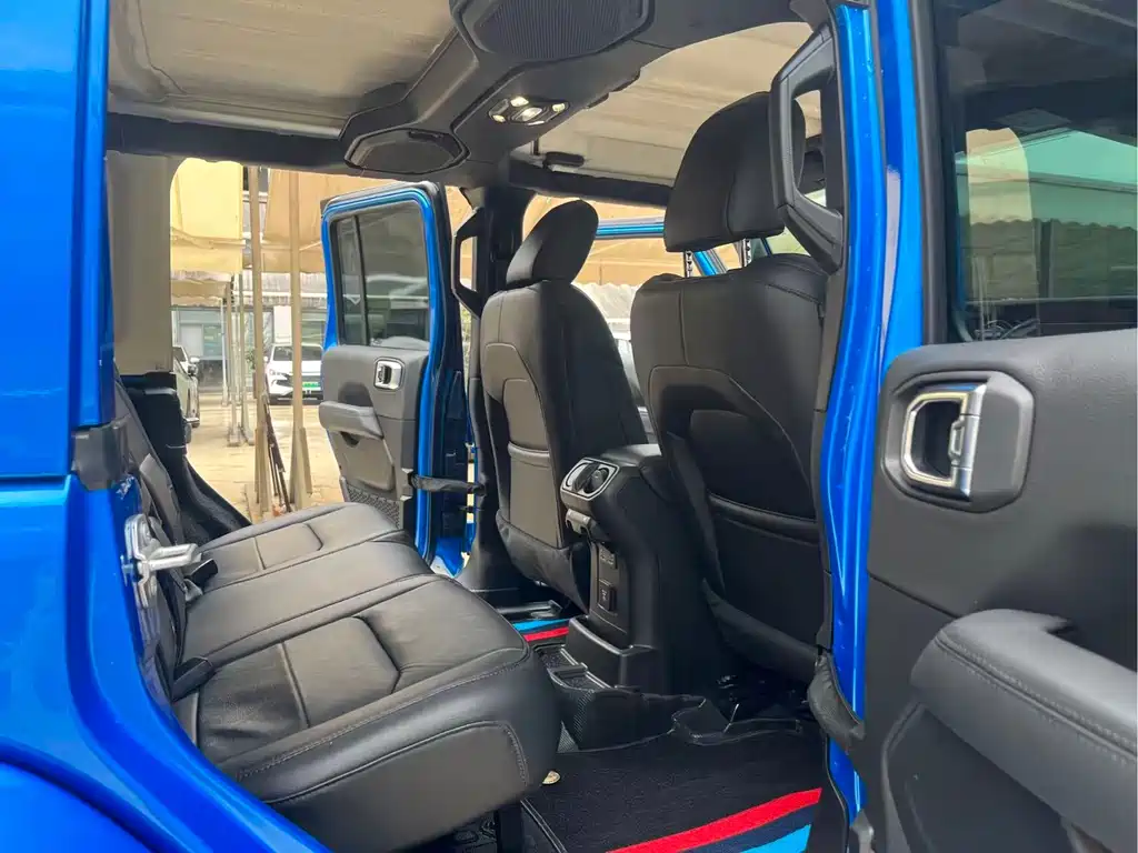 Jeep Wrangler 2023 — фото 11