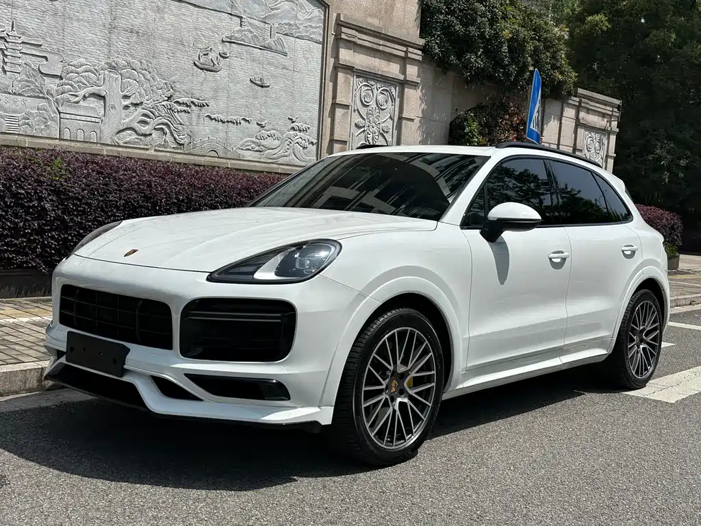 Porsche Cayenne 2021 — фото 1