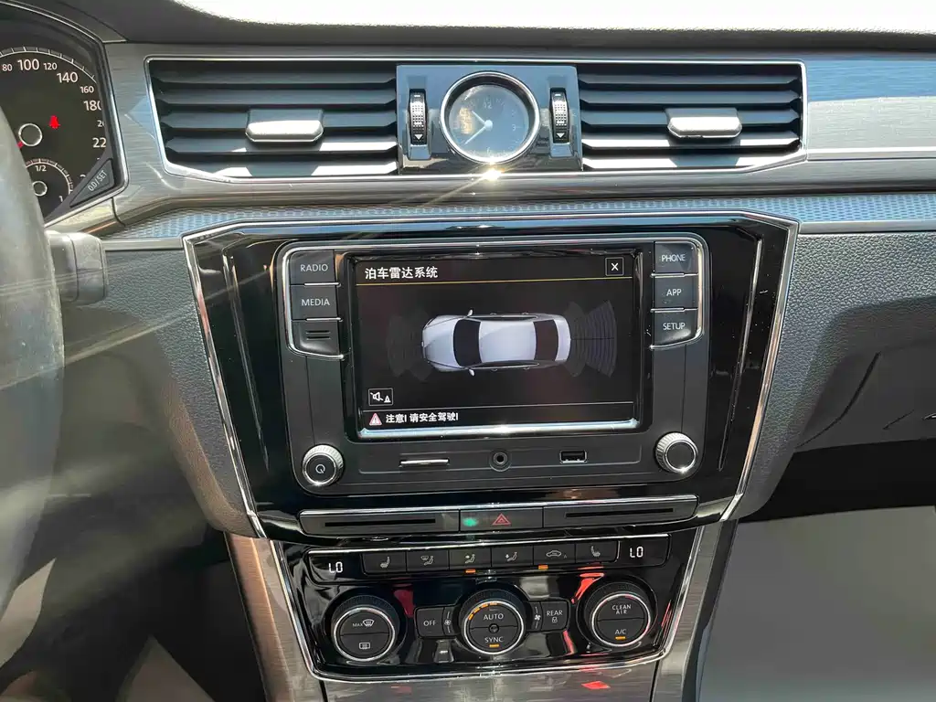 Volkswagen Passat 2018 — фото 13