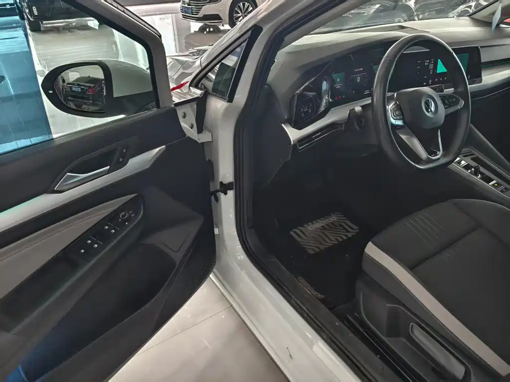 Volkswagen Golf 2024