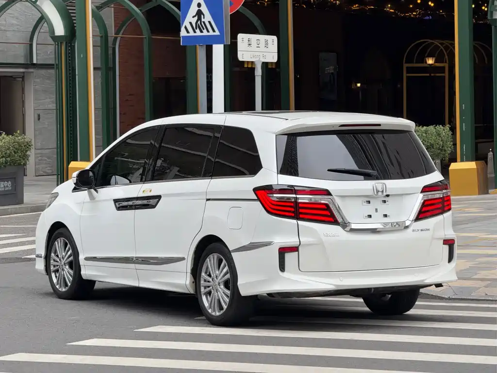 Honda Elysion 2018 — фото 16