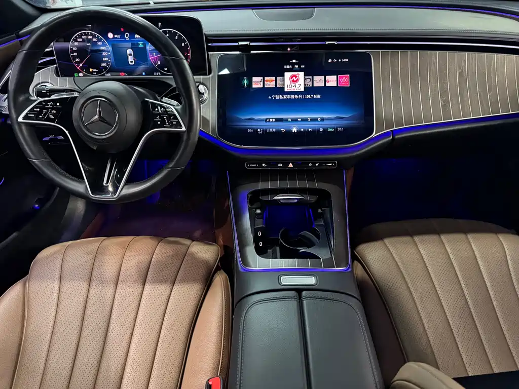 Mercedes-Benz E-Class 2024 — фото 12