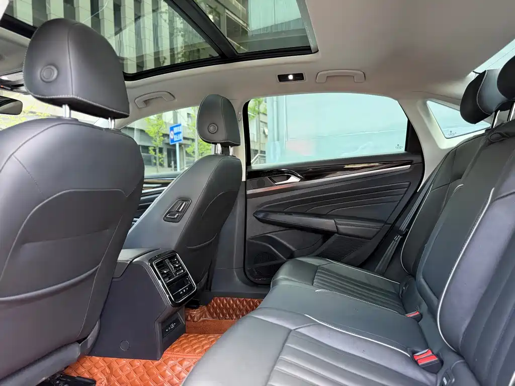 Volkswagen Passat 2023