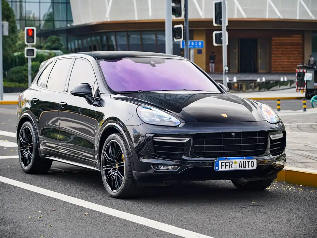 Porsche Cayenne 2017 — фото 44