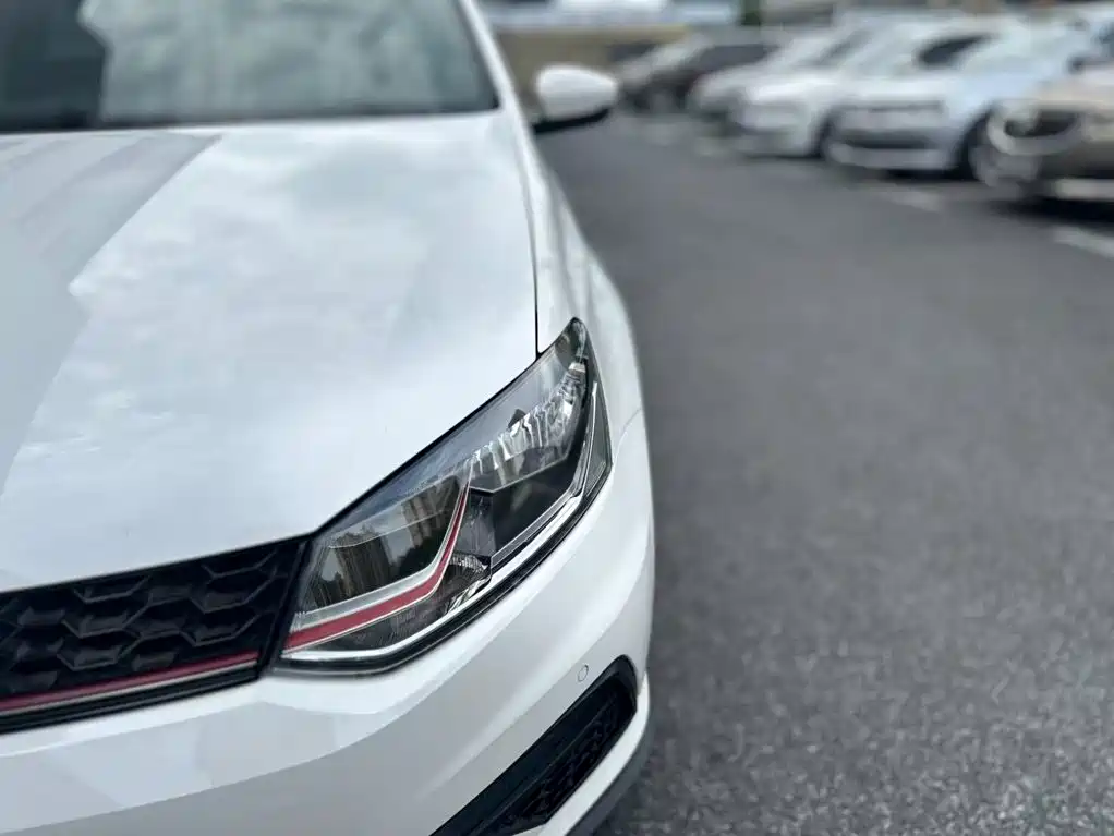 Volkswagen Polo 2016 — фото 12