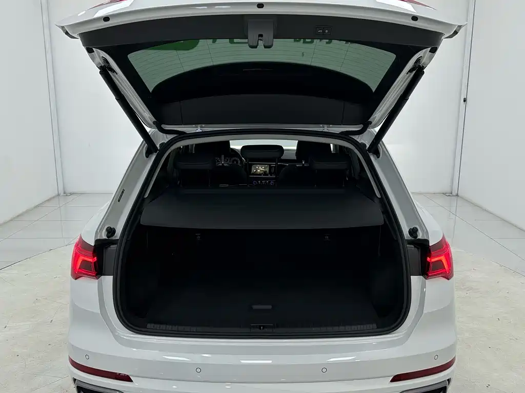 Audi Q3 2023 — фото 15