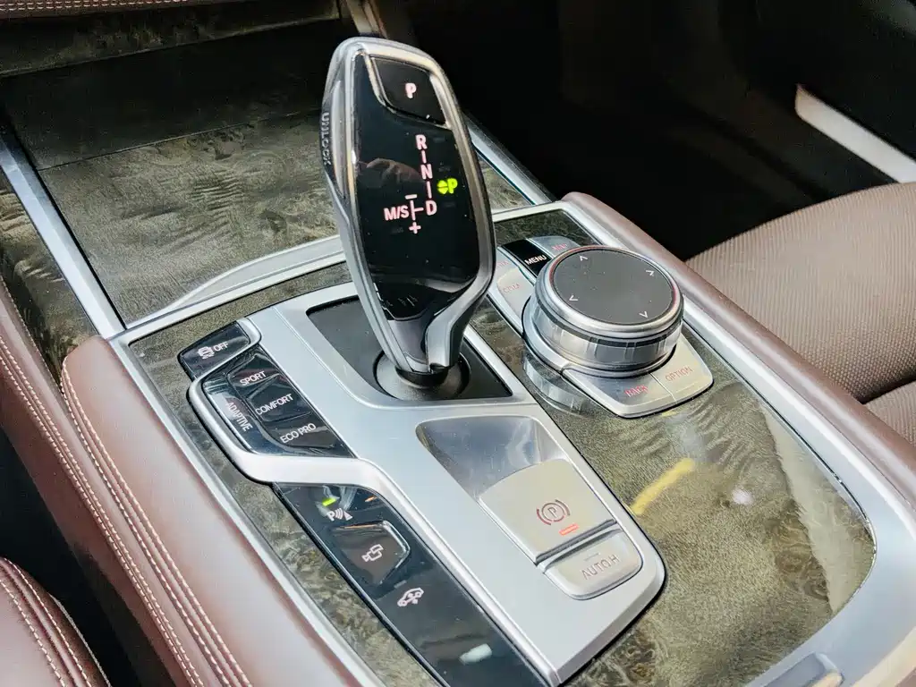 BMW 7 Series 2018 — фото 14