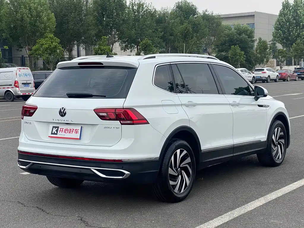 Volkswagen Tiguan L 2023 — фото 12