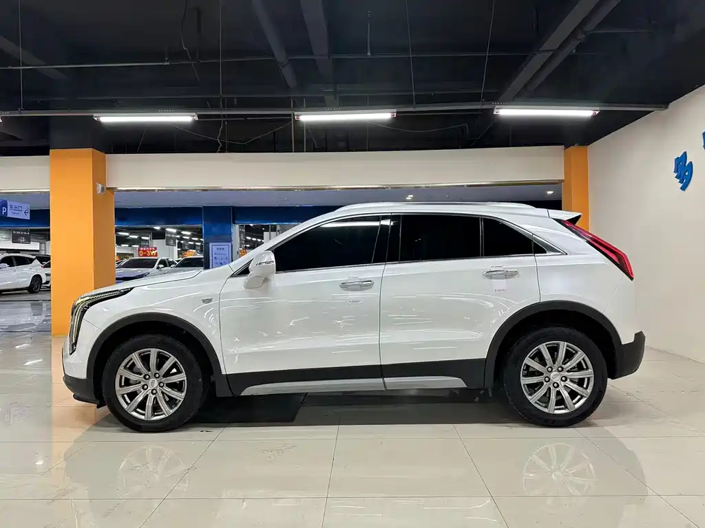 Cadillac XT4 2020 — фото 16