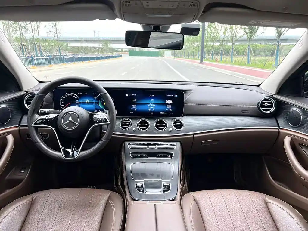 Mercedes-Benz E-Class 2023 — фото 11