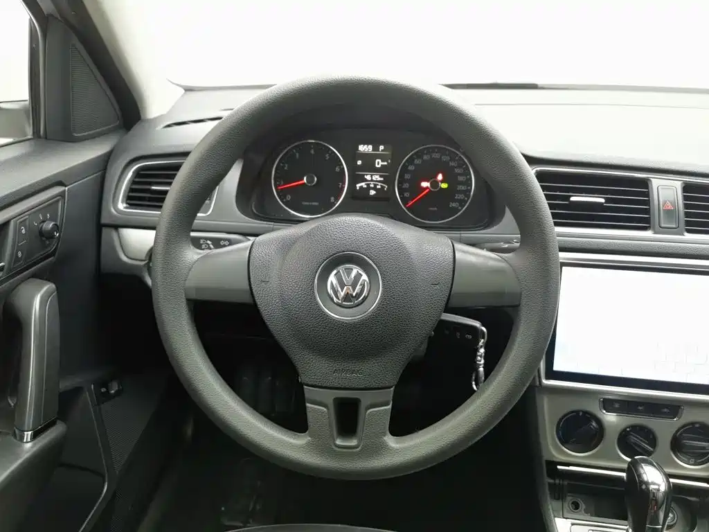 Volkswagen Lavida 2015 — фото 11