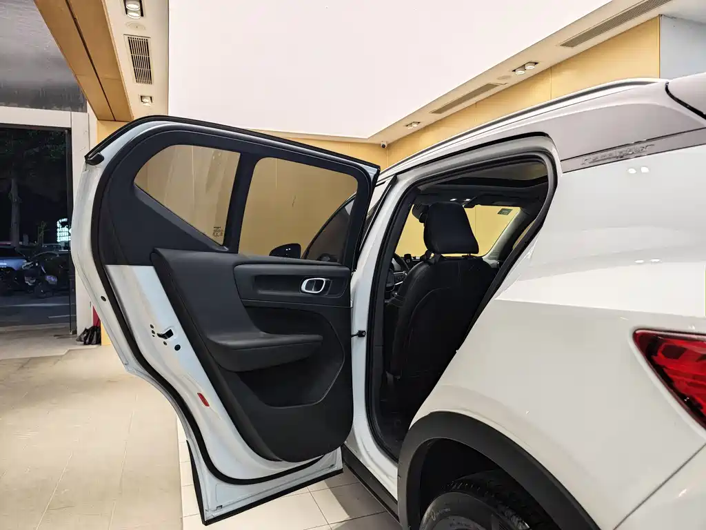 Volvo XC40 2019 — фото 21