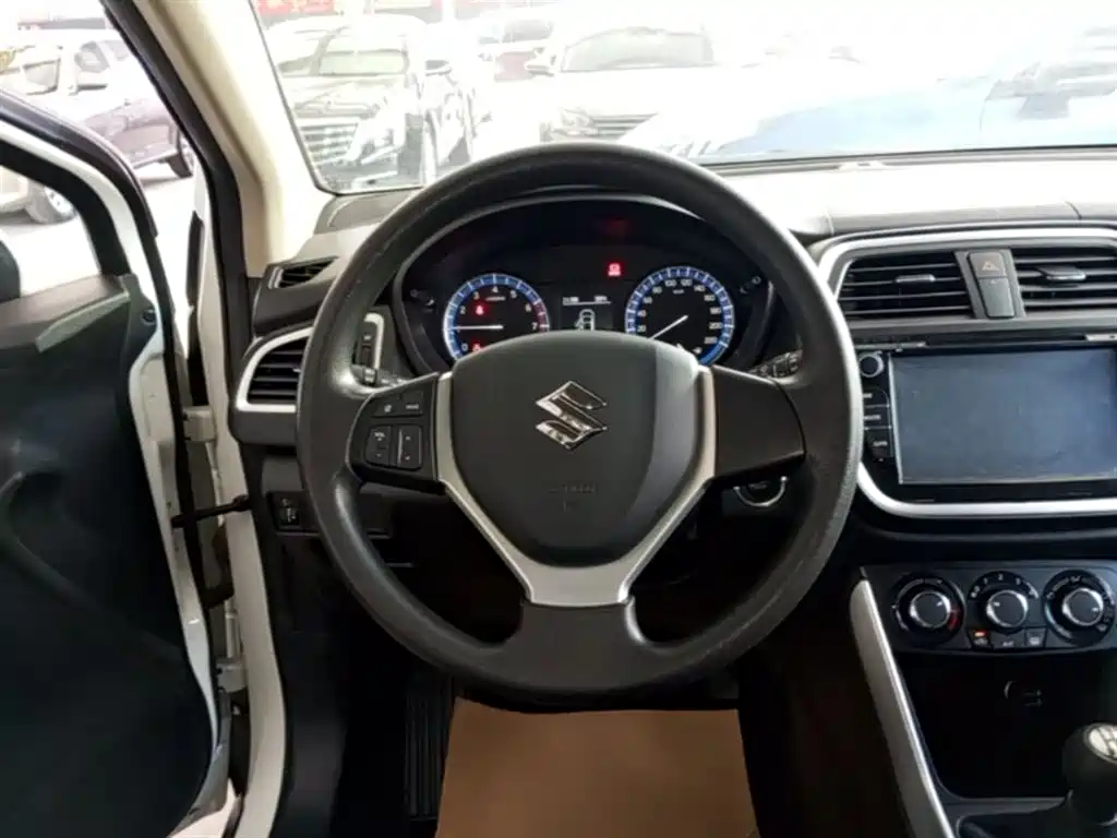 Suzuki S-Cross 2015 — фото 11