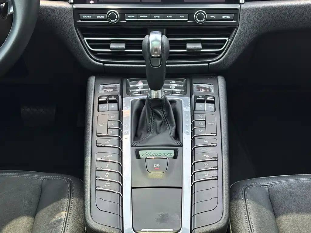 Porsche Macan 2021 — фото 22