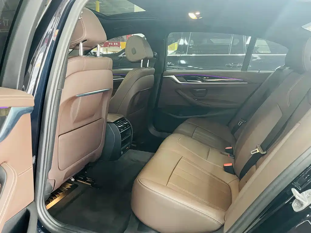 BMW 5 Series 2020 — фото 10
