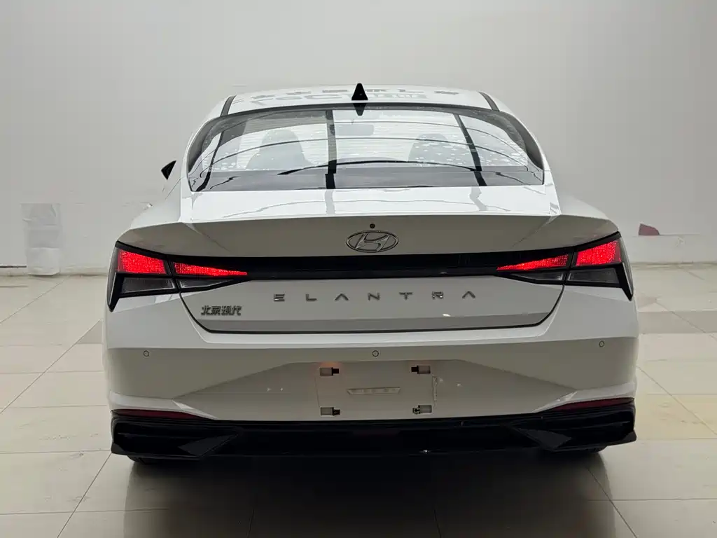 Hyundai Elantra 2022 — фото 15