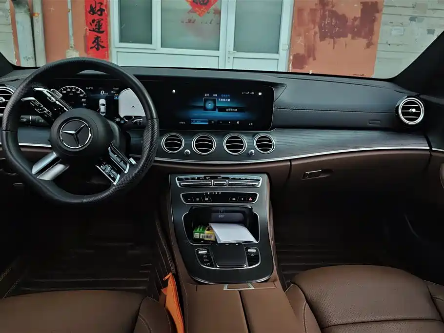 Mercedes-Benz E-Class 2023 — фото 12