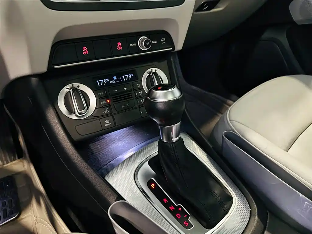 Audi Q3 2015 — фото 11