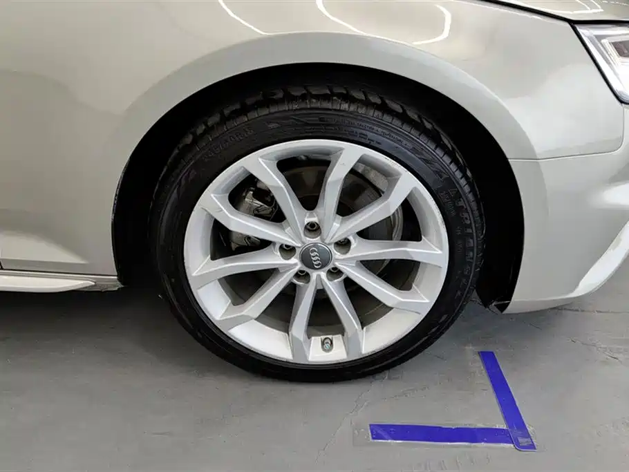 Audi A4L 2018