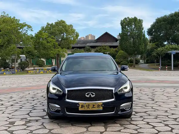 Infiniti Q70 2017