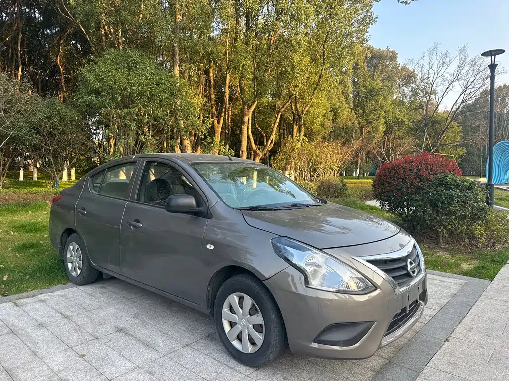 Nissan Sunny 2016 — фото 1
