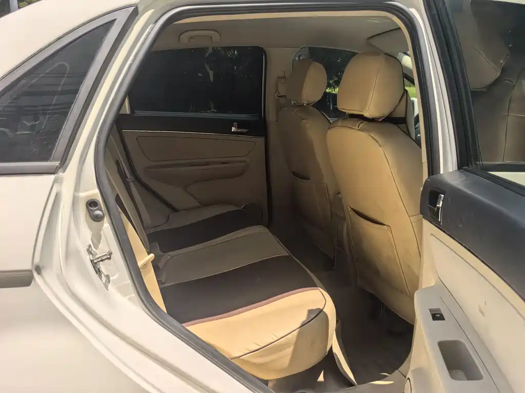 BAIC Motor E Series 2015 — фото 9