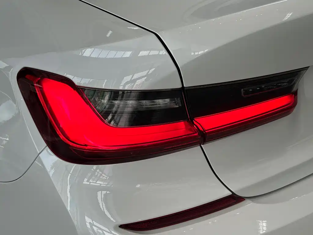 BMW 3 Series 2021 — фото 18