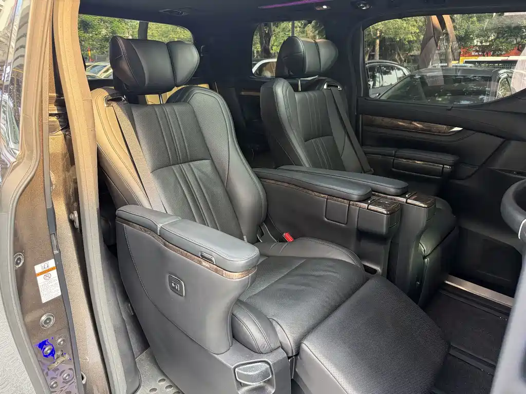 Toyota Alphard 2019 — фото 11