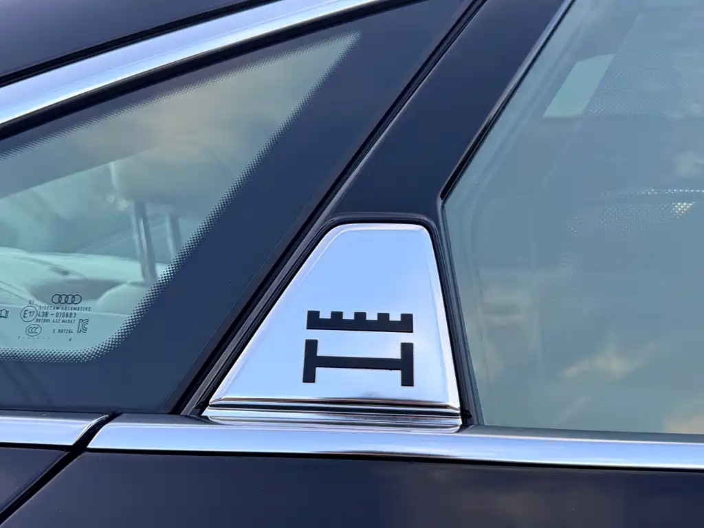 Audi A8 2022 — фото 22