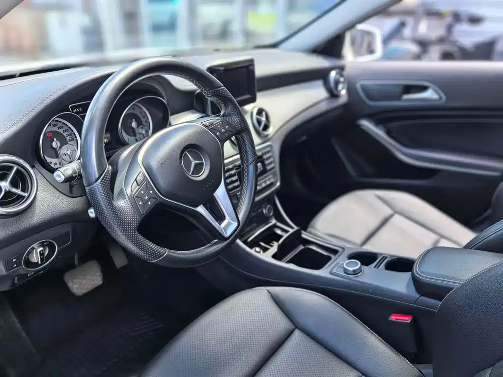 Mercedes-Benz GLA 2015 — фото 11