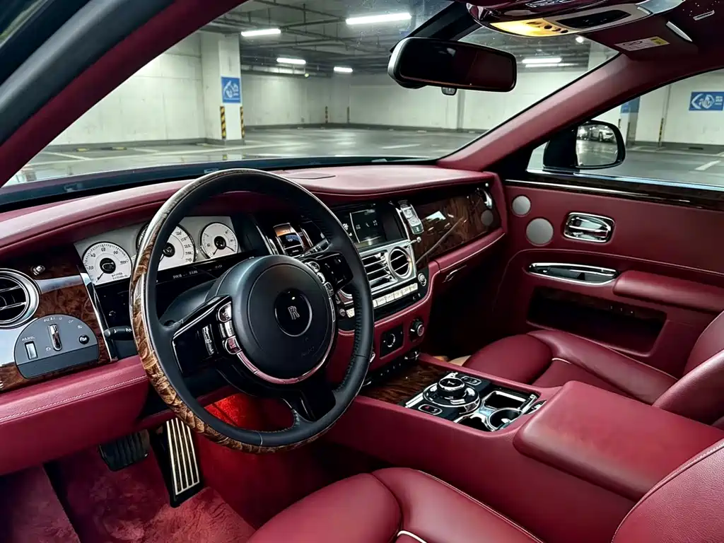 Rolls-Royce Ghost 2018 — фото 9