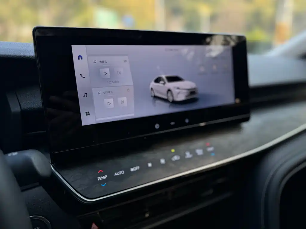 Toyota Camry 2025 — фото 18