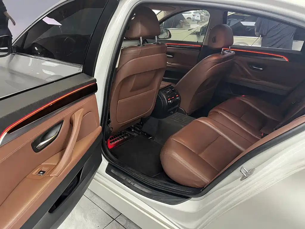 BMW 5 Series 2015 — фото 6
