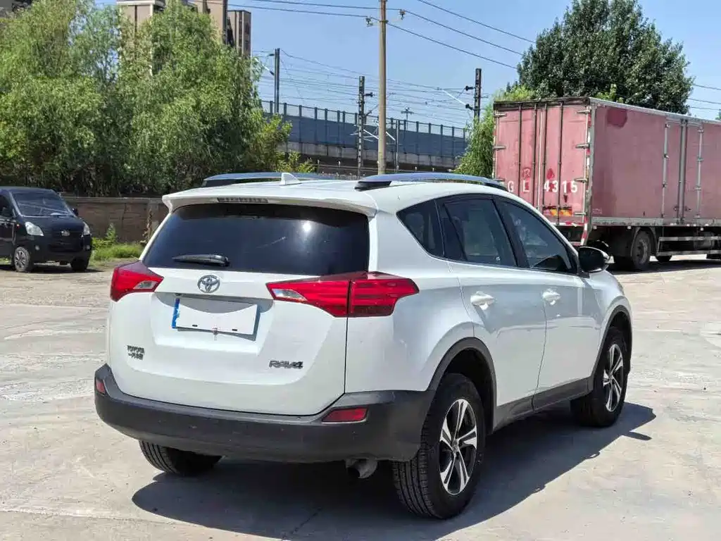 Toyota RAV4 2015 — фото 7