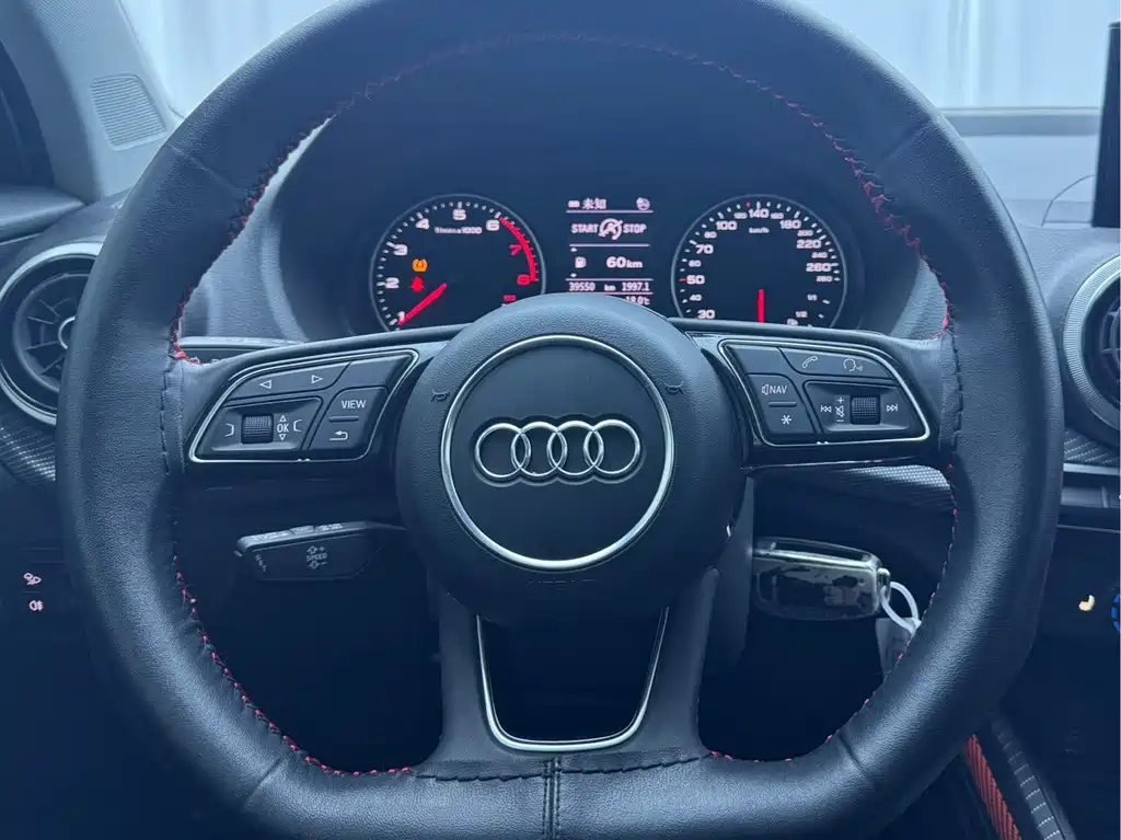 Audi Q2L 2022 — фото 13