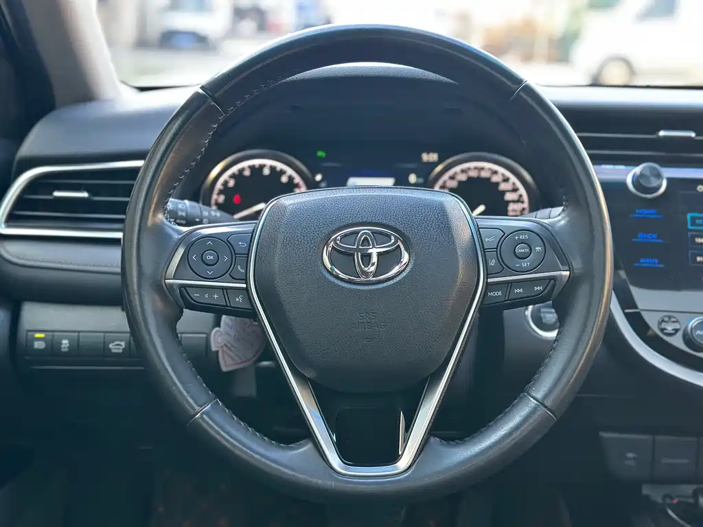 Toyota Camry 2020 — фото 20
